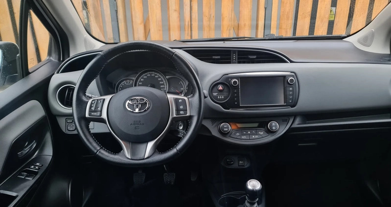 Toyota Yaris cena 38900 przebieg: 98000, rok produkcji 2015 z Jedlina-Zdrój małe 781